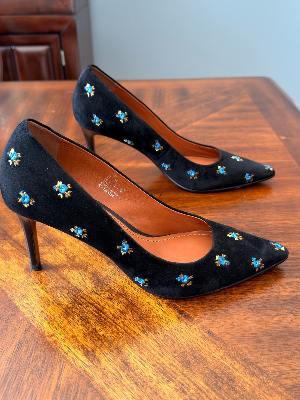 Coach Prairie suede pumps size 9 - Picture 4 of 8
